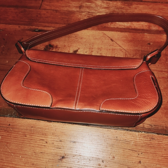 Kenneth Cole Reaction Purse Small Leather Handbag Simple Sleek Fashion Accessory - Picture 3 of 6